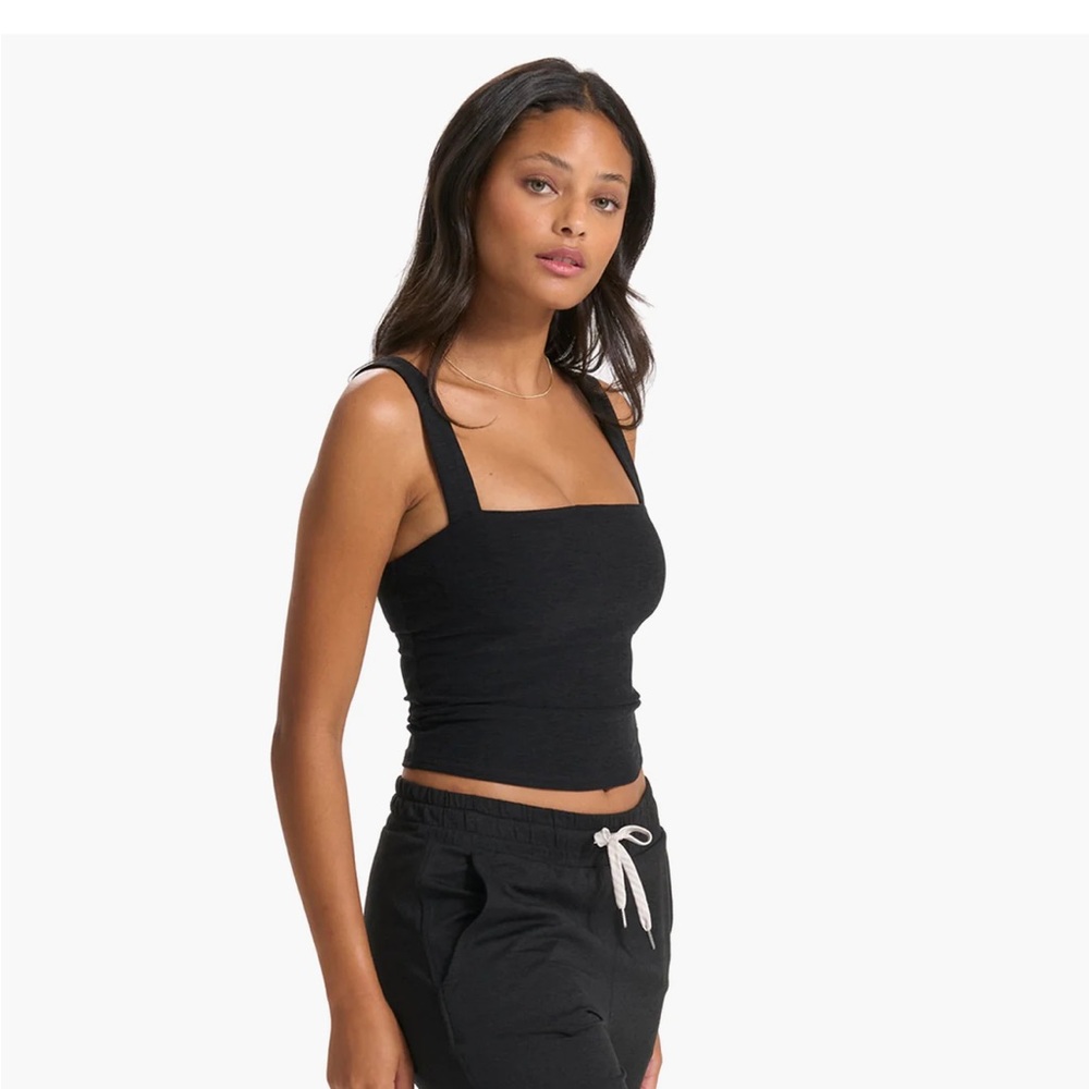 Elevation square neck tank top from vuori. EUC.